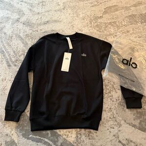 ALO Yoga Women Classic Black Crewneck Sweater